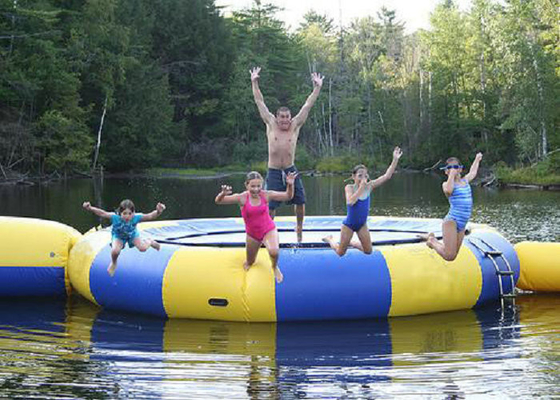 Trẻ em Và Người lớn PVC Thổi phồng lên Đồ chơi Nước Floating Trampoline OEM / ODM Chấp nhận