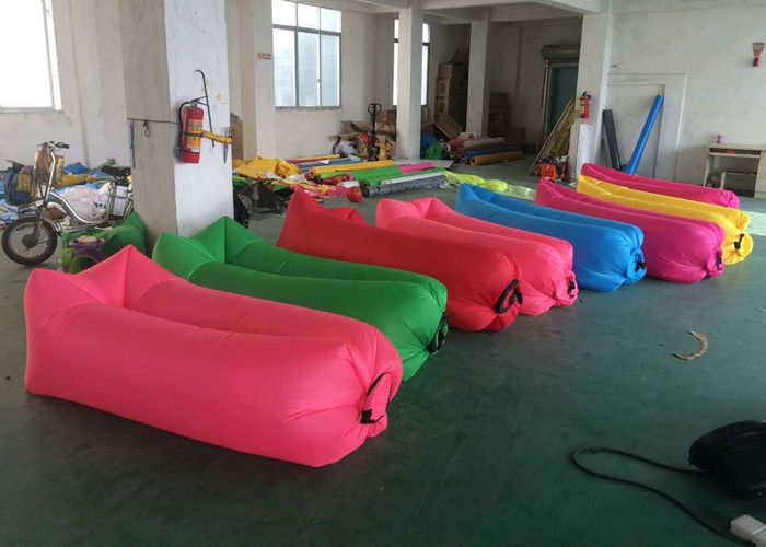 Dễ dàng mang Giường Sofa Thổi phồng lên In đầy màu sắc cho bãi biển nghỉ ngơi